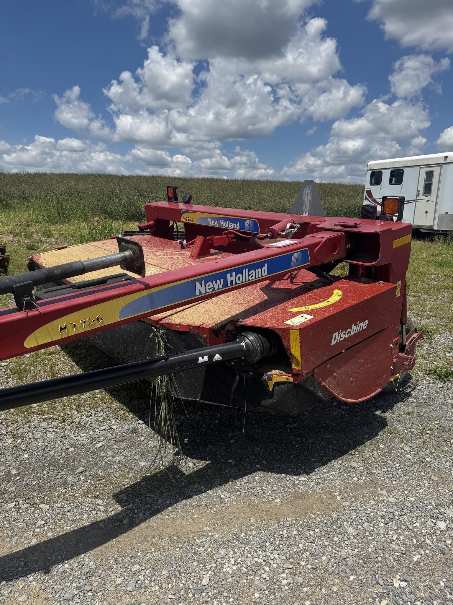 2016 New Holland H7230 Equipment Image0