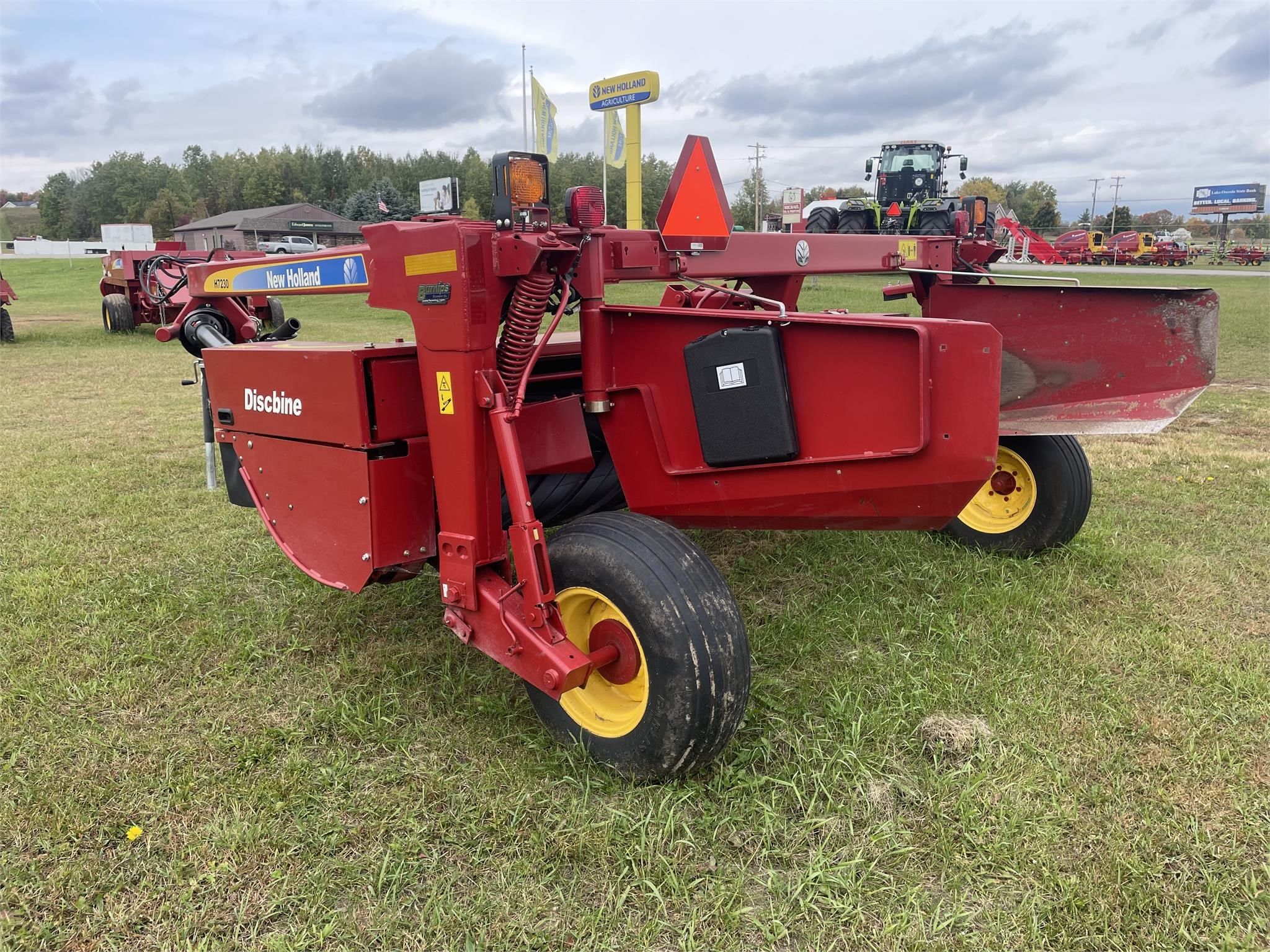 Main image New Holland H7230