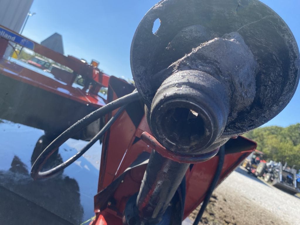 2016 New Holland H7230 Equipment Image0