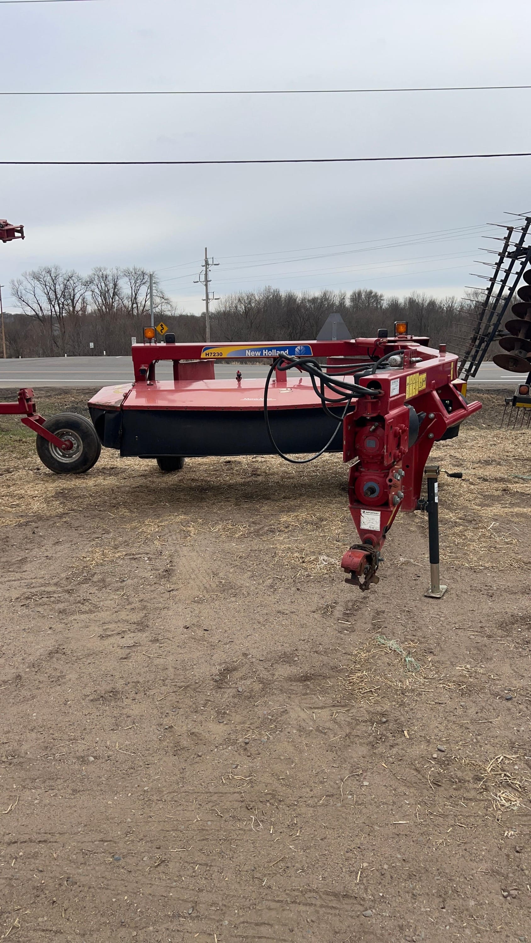 2016 New Holland H7230 Equipment Image0