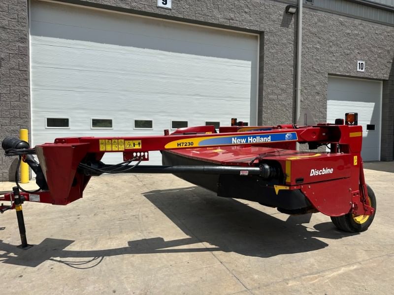New Holland H7230 Equipment Image0