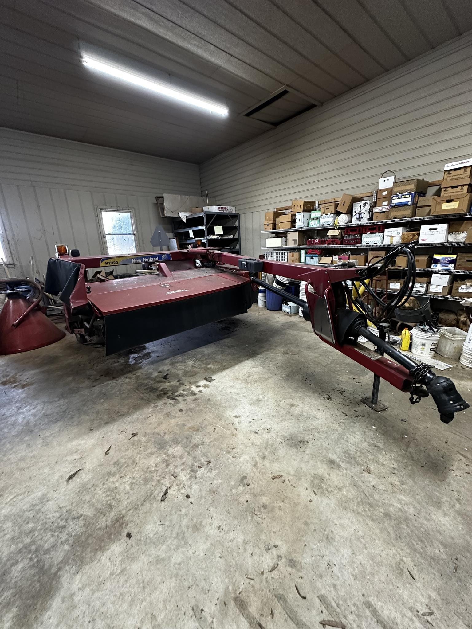 2016 New Holland H7320 Equipment Image0