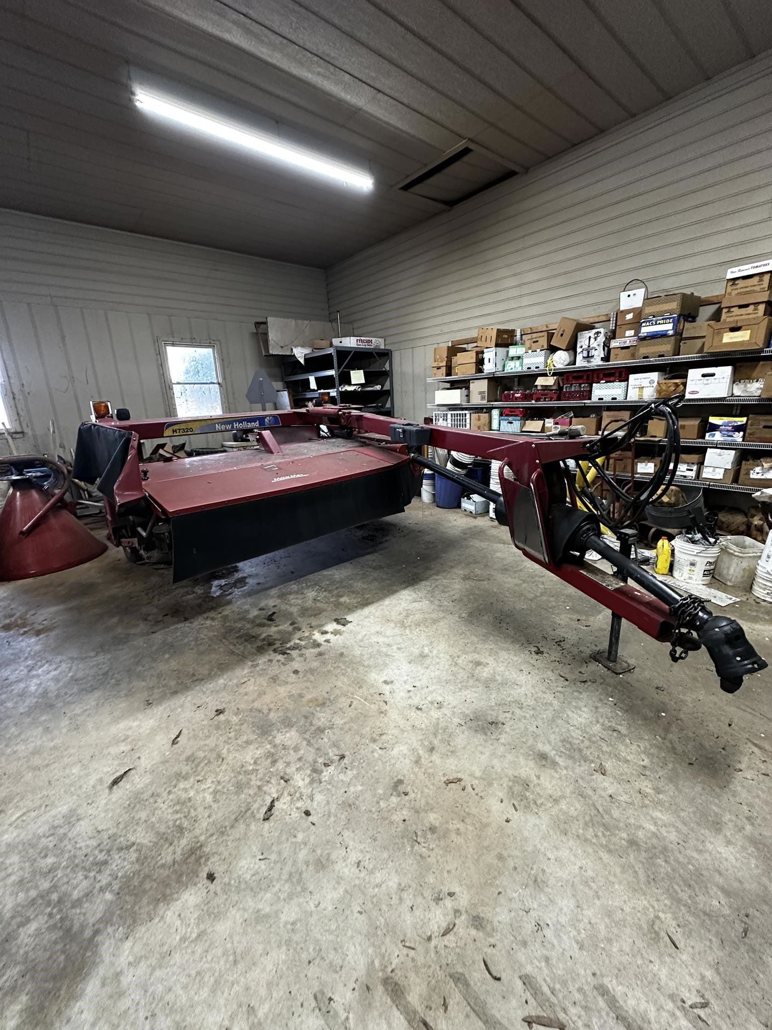 2016 New Holland H7320 Equipment Image0