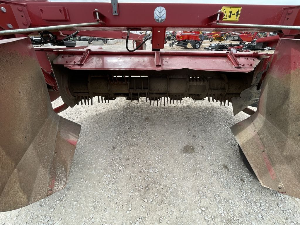 2016 New Holland H7320 Equipment Image0