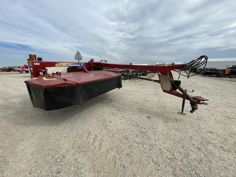 2016 New Holland H7320 Equipment Image0