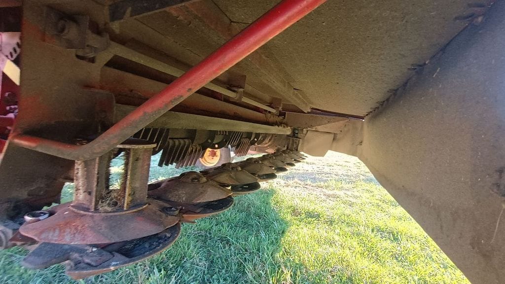 2016 New Holland H7330 Equipment Image0