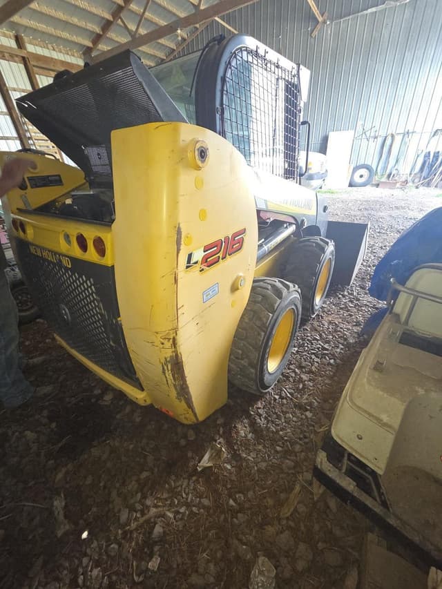 Image of New Holland L216 equipment image 4