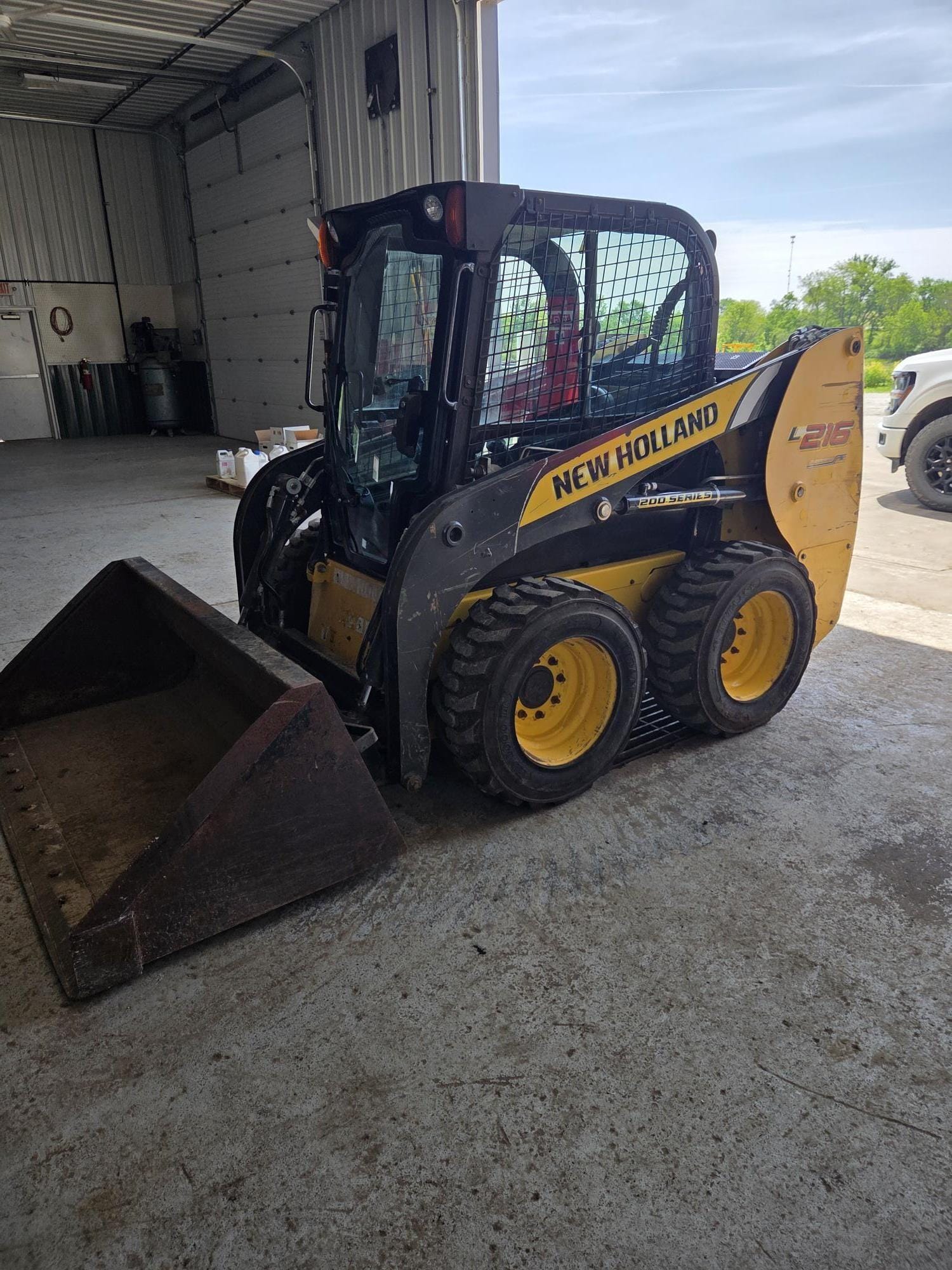 2016 New Holland L216 Equipment Image0