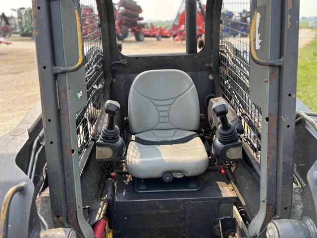 Image of New Holland L218 equipment image 3