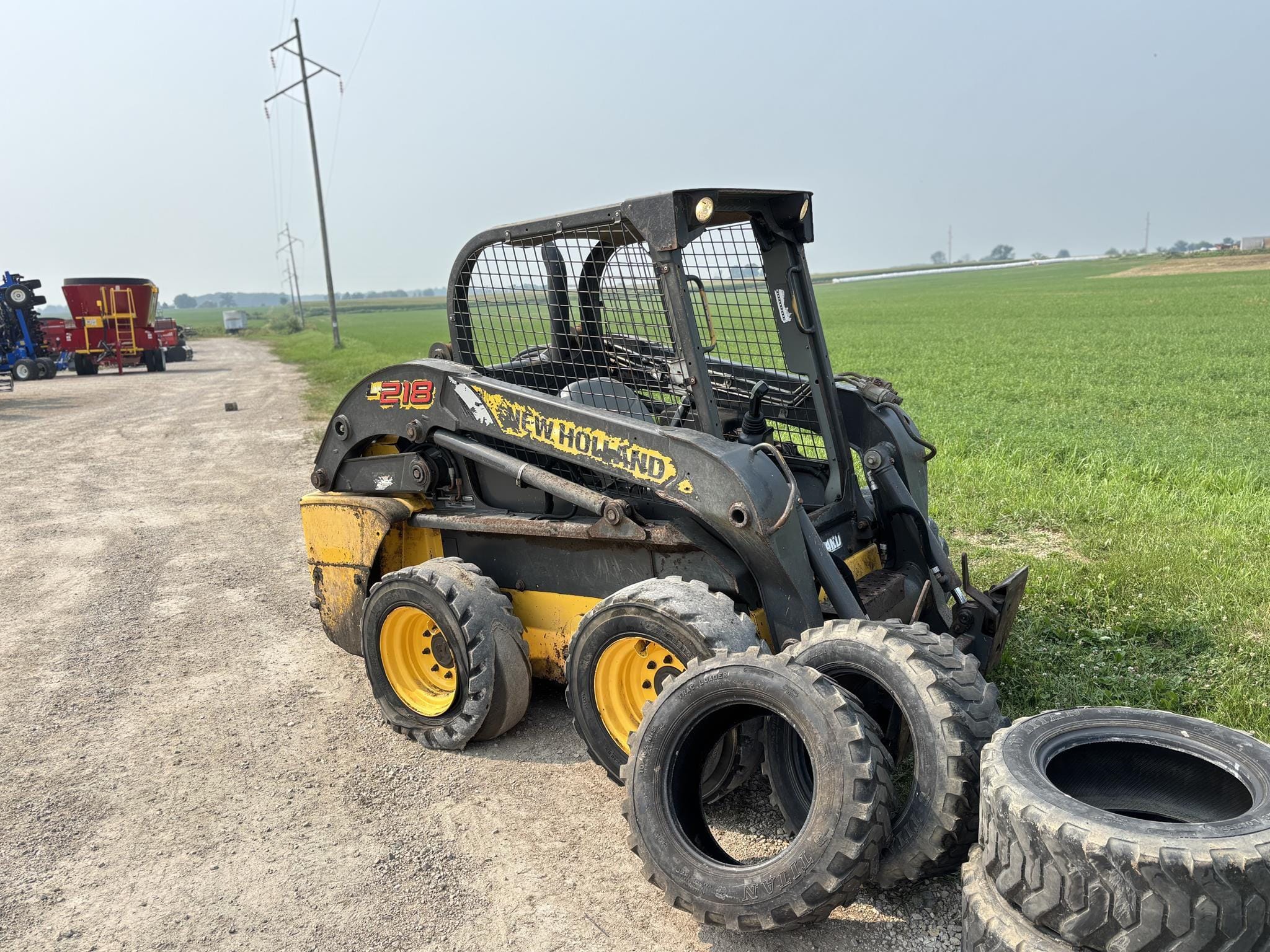 2016 New Holland L218 Equipment Image0