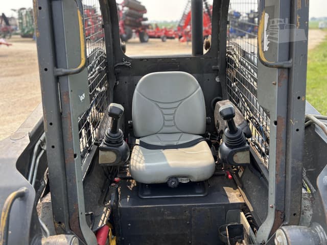 Image of New Holland L218 equipment image 3