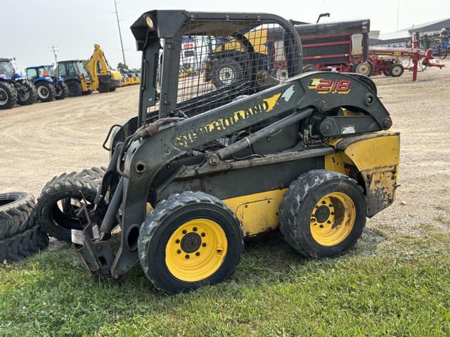 Image of New Holland L218 equipment image 4