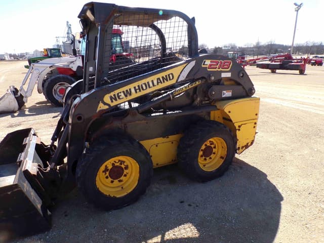 Image of New Holland L218 equipment image 4
