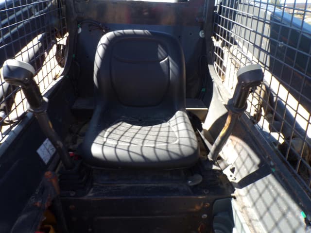 Image of New Holland L218 equipment image 3