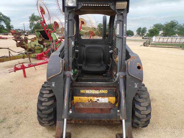 Image of New Holland L218 equipment image 2