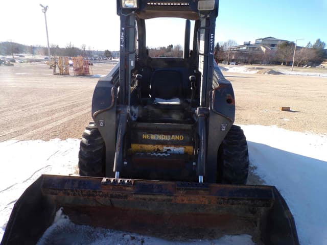 Image of New Holland L218 equipment image 2
