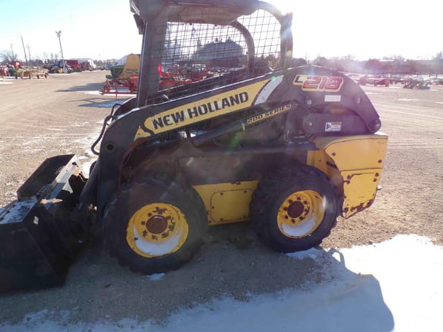 Image of New Holland L218 equipment image 4