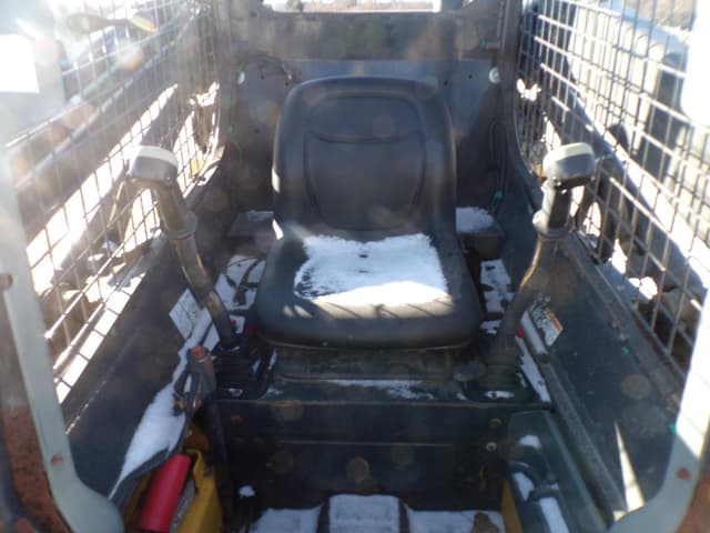 Image of New Holland L218 equipment image 3