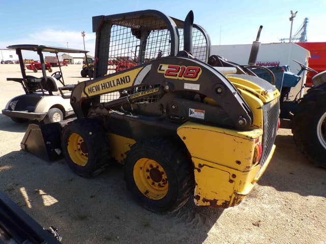 Image of New Holland L218 equipment image 4