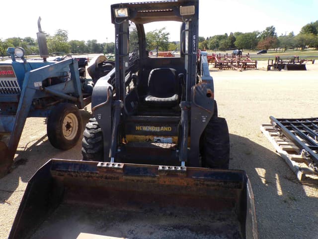 Image of New Holland L218 equipment image 2