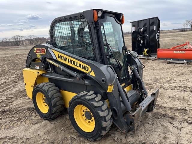 Image of New Holland L218 equipment image 2