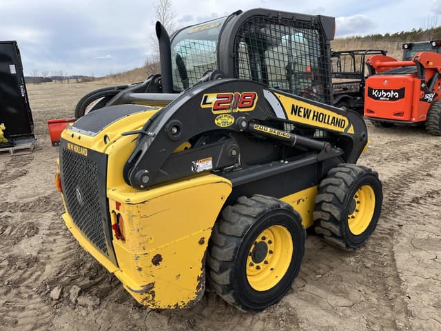Image of New Holland L218 equipment image 3