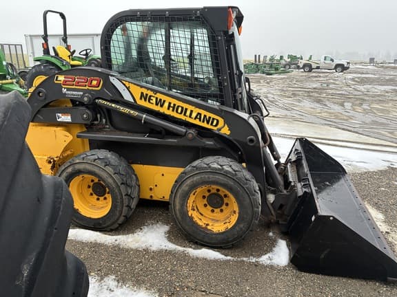 Image of New Holland L220 equipment image 1