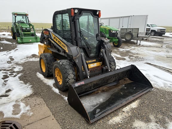 2016 New Holland L220 Equipment Image0