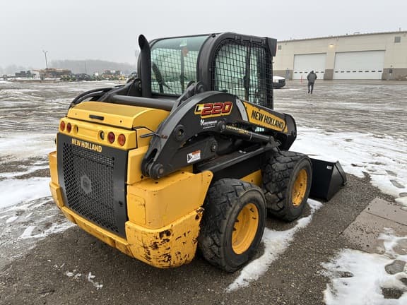 Image of New Holland L220 equipment image 2