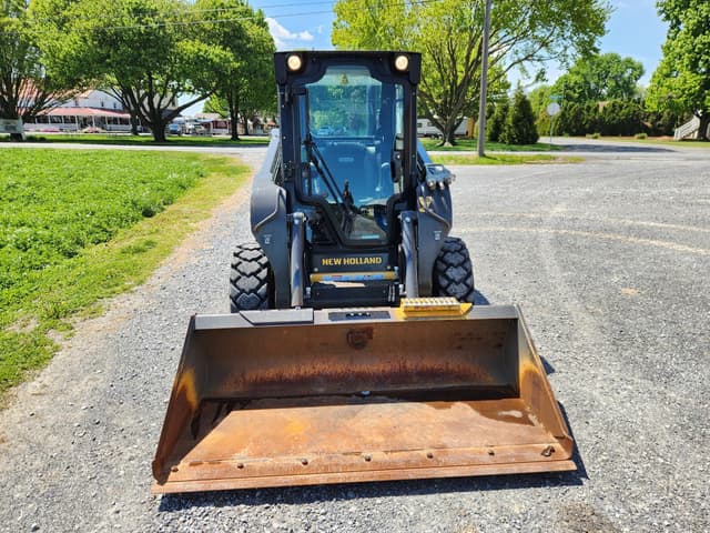 Image of New Holland L220 equipment image 2