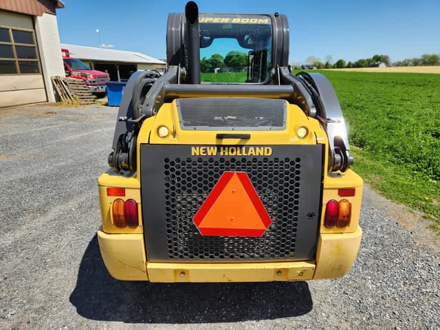 Image of New Holland L220 equipment image 3