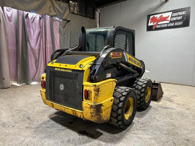 Image of New Holland L220 equipment image 3