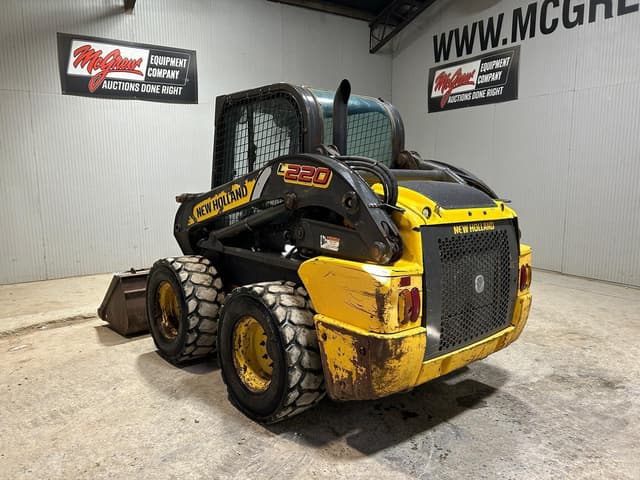 Image of New Holland L220 equipment image 1