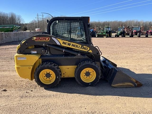 Image of New Holland L220 equipment image 3