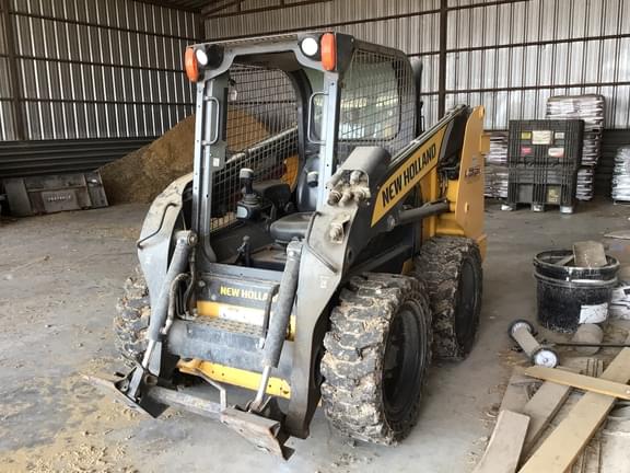 Image of New Holland L221 equipment image 3