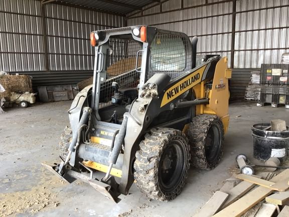 2016 New Holland L221 Equipment Image0