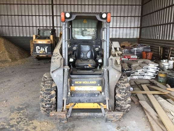 Image of New Holland L221 equipment image 2