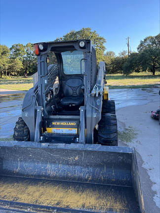 Image of New Holland L228 equipment image 3