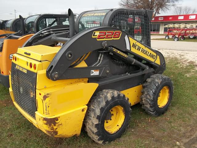 Image of New Holland L228 equipment image 4