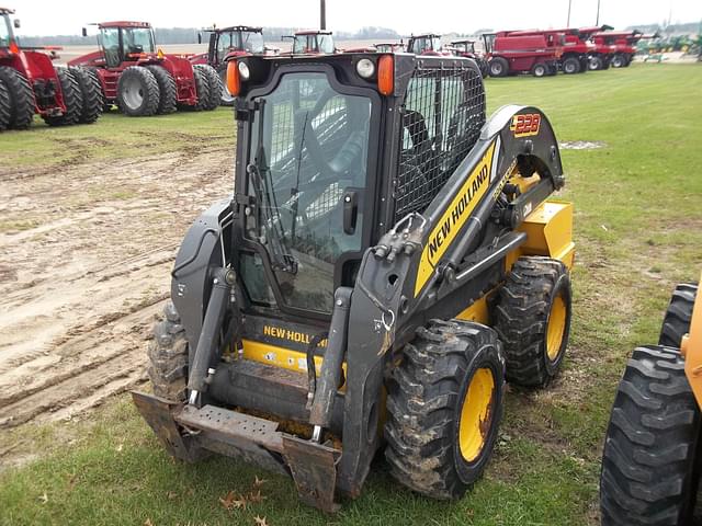 Image of New Holland L228 equipment image 2