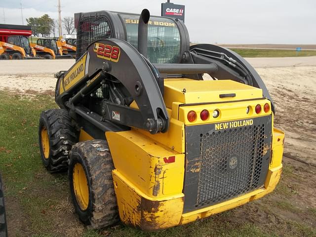 Image of New Holland L228 equipment image 3