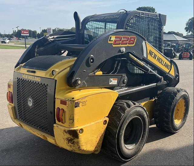 Image of New Holland L228 equipment image 4