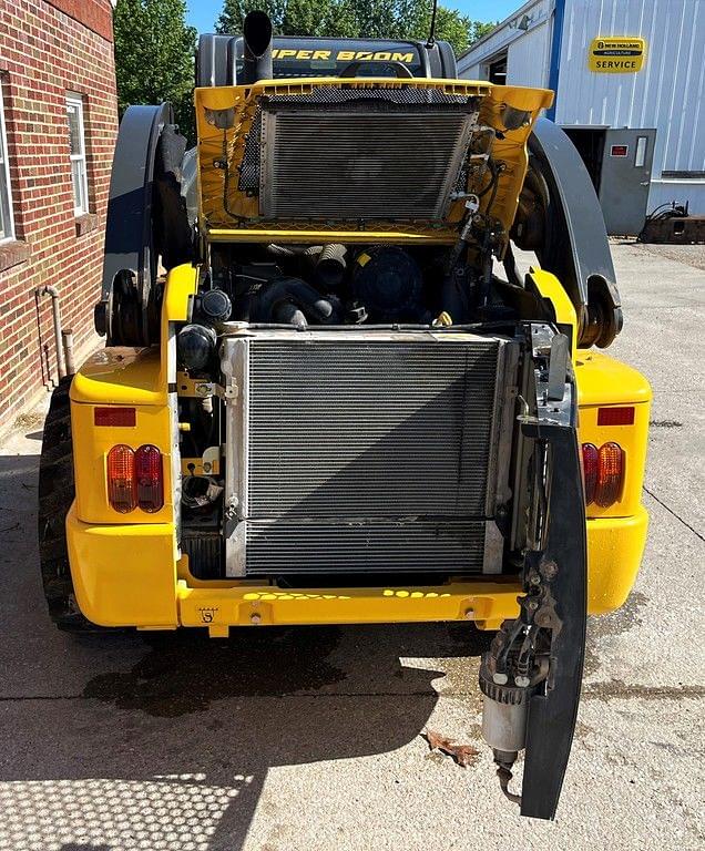 Image of New Holland L228 equipment image 3