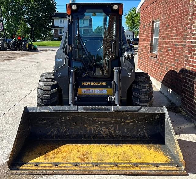 Image of New Holland L228 equipment image 1
