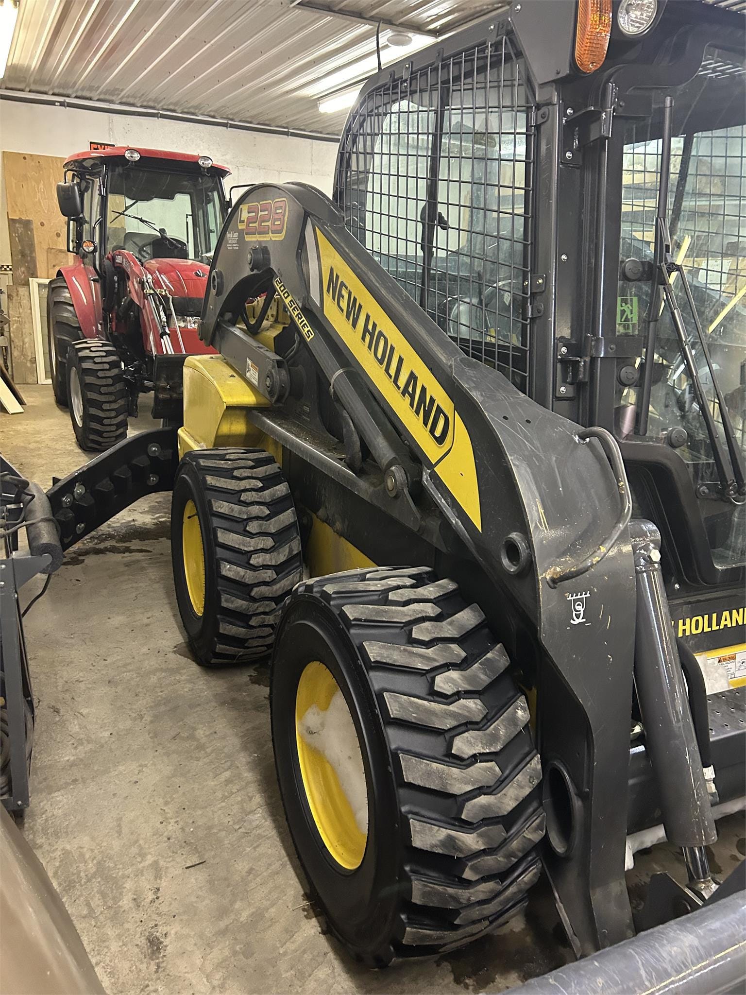 Main image New Holland L228