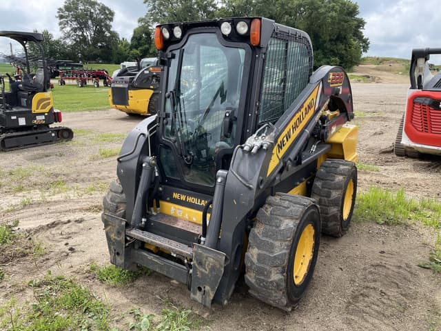 Image of New Holland L228 equipment image 2