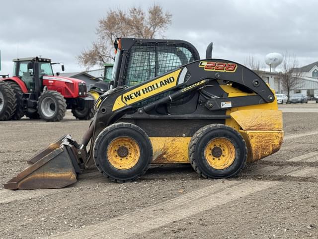 Image of New Holland L228 equipment image 2