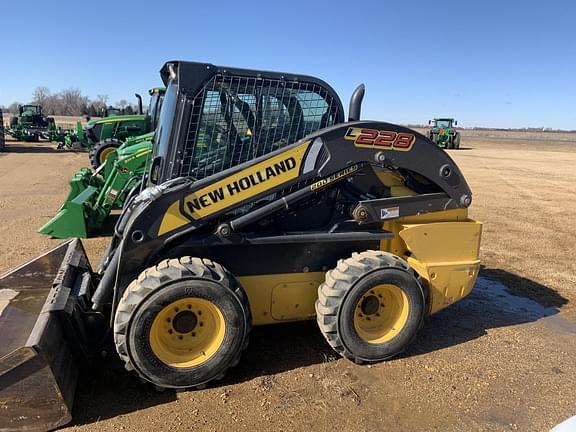 Image of New Holland L228 equipment image 1