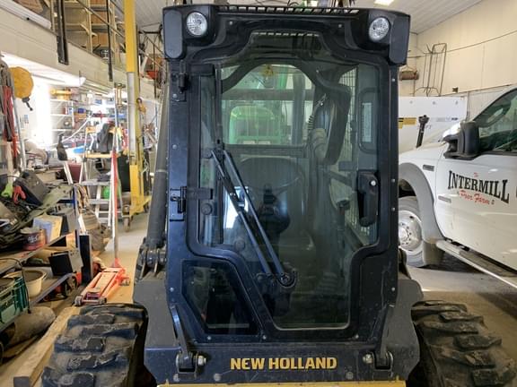 Image of New Holland L228 equipment image 4