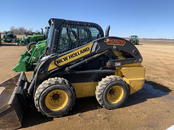 Image of New Holland L228 equipment image 2
